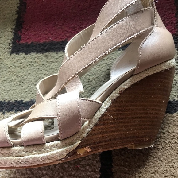 Tahari Wedge Heels. Size 7/‘2 Womens -Used - Picture 3 of 7
